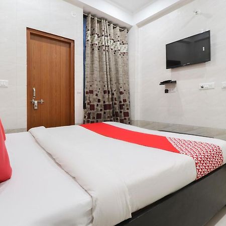 Oyo 69378 Trilok Dham Hotel Vrindāvan Zewnętrze zdjęcie