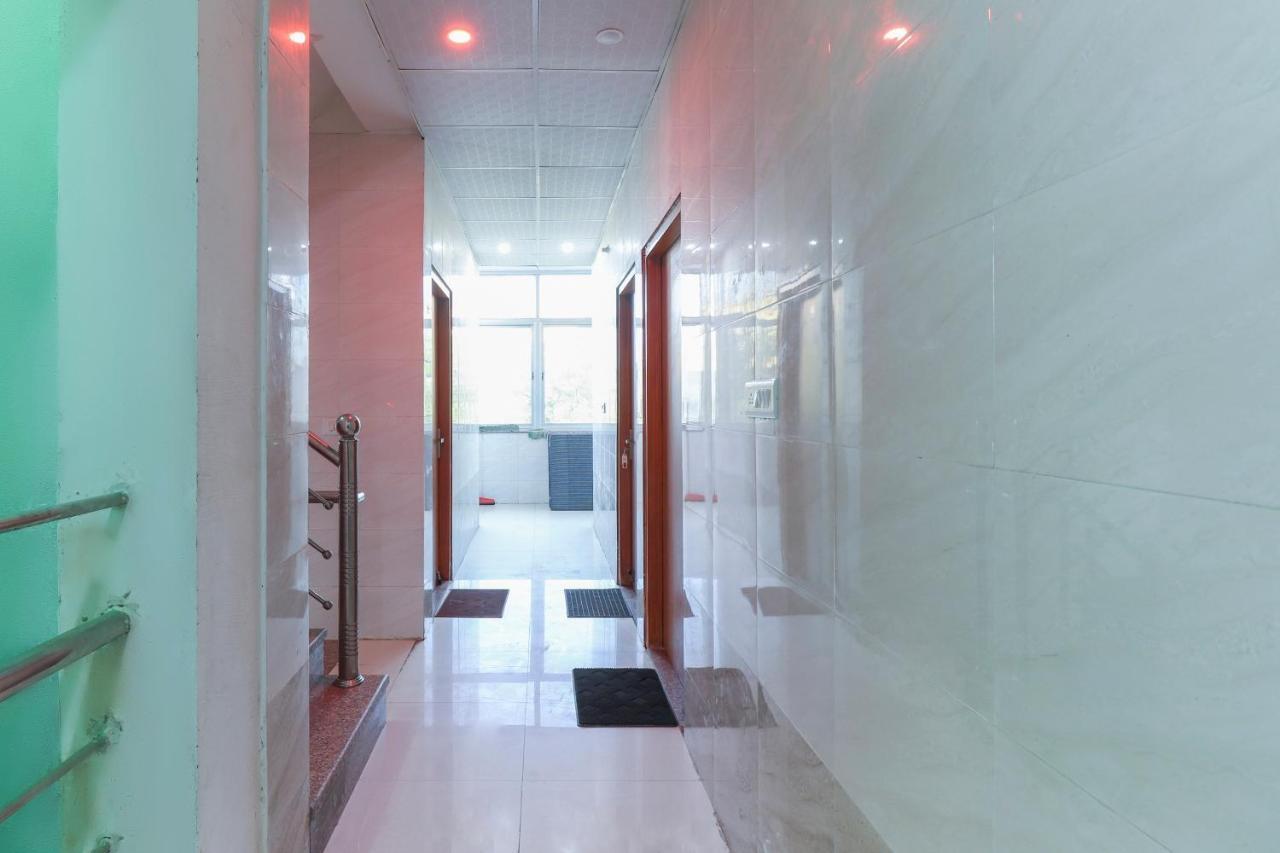 Oyo 69378 Trilok Dham Hotel Vrindāvan Zewnętrze zdjęcie