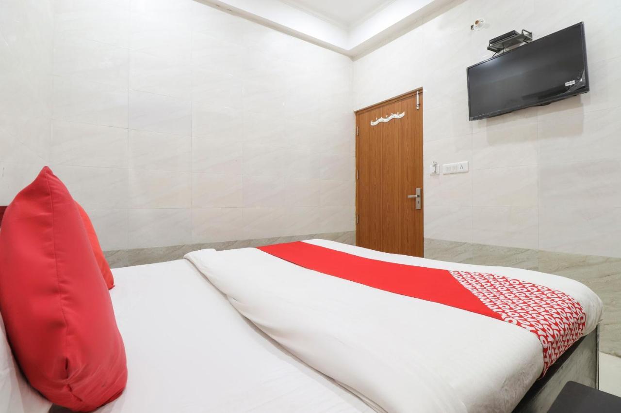 Oyo 69378 Trilok Dham Hotel Vrindāvan Zewnętrze zdjęcie