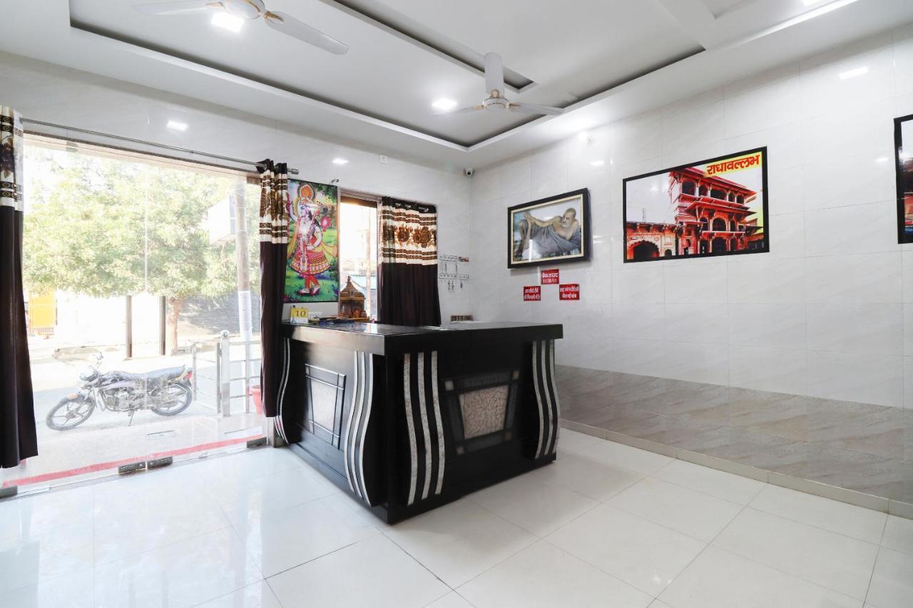 Oyo 69378 Trilok Dham Hotel Vrindāvan Zewnętrze zdjęcie