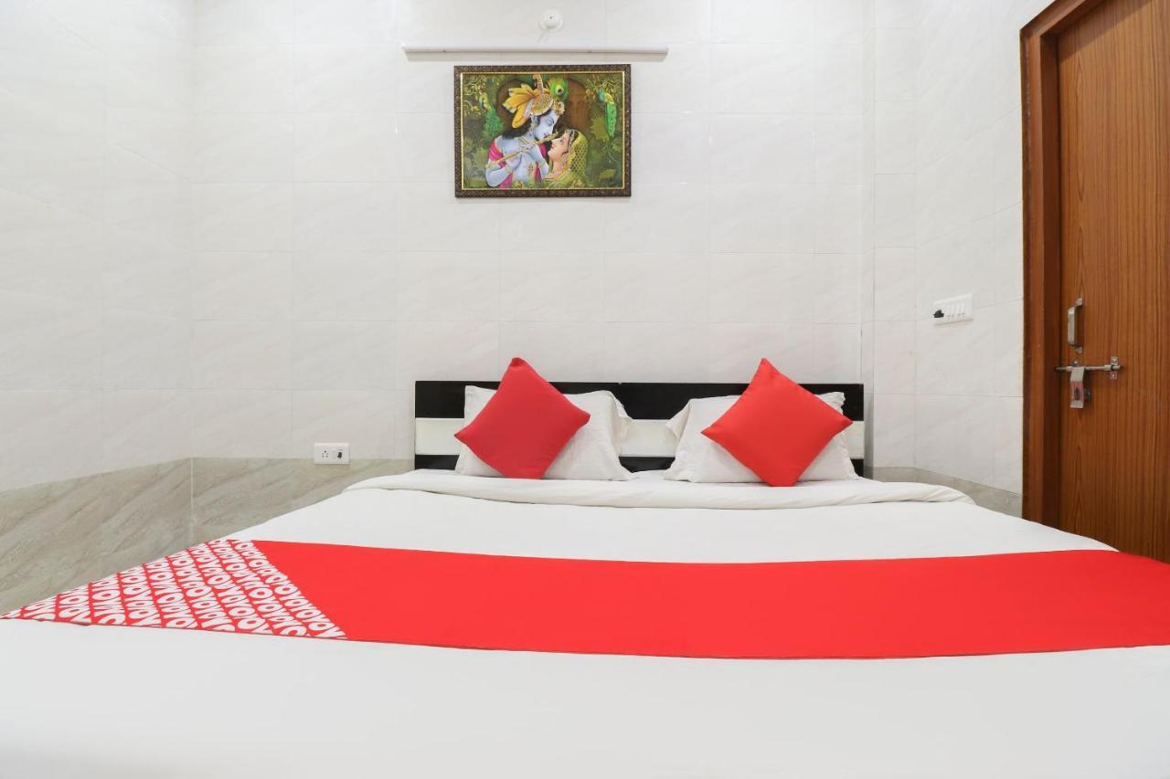 Oyo 69378 Trilok Dham Hotel Vrindāvan Zewnętrze zdjęcie