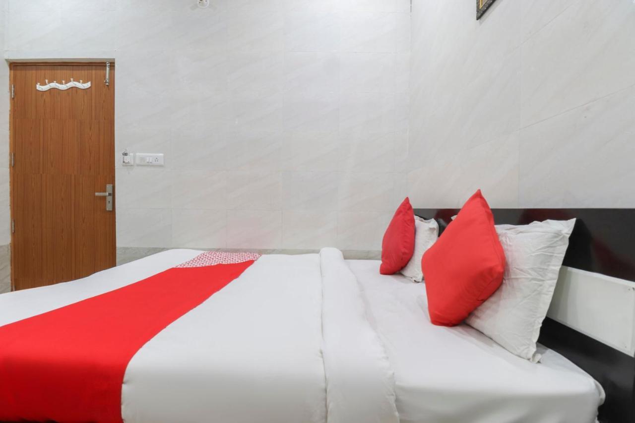 Oyo 69378 Trilok Dham Hotel Vrindāvan Zewnętrze zdjęcie