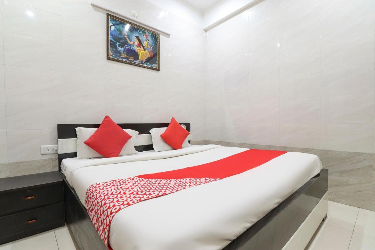 Oyo 69378 Trilok Dham Hotel Vrindāvan Zewnętrze zdjęcie