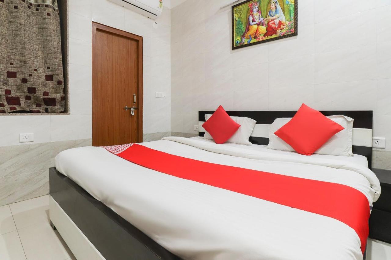 Oyo 69378 Trilok Dham Hotel Vrindāvan Zewnętrze zdjęcie