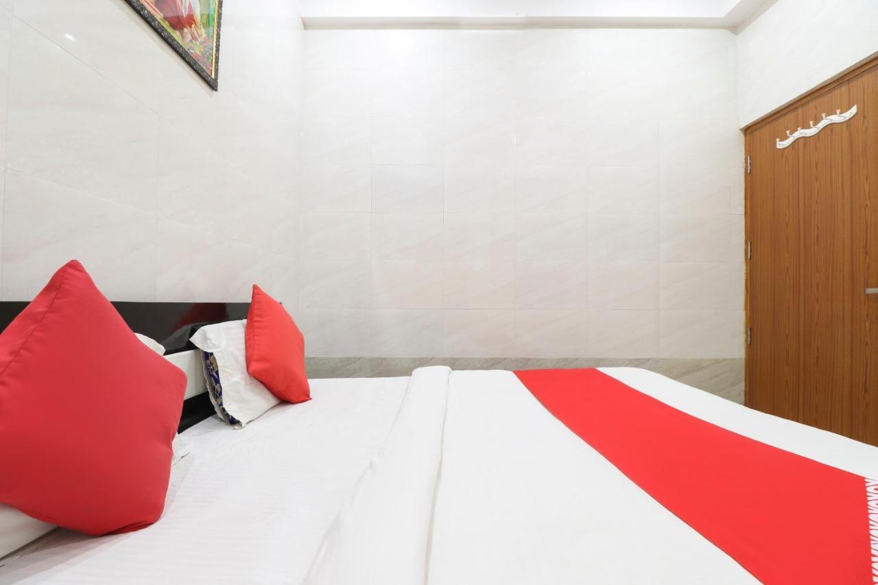Oyo 69378 Trilok Dham Hotel Vrindāvan Zewnętrze zdjęcie