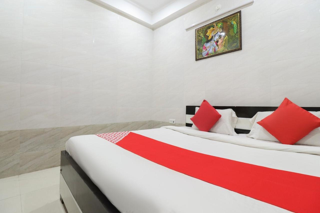 Oyo 69378 Trilok Dham Hotel Vrindāvan Zewnętrze zdjęcie